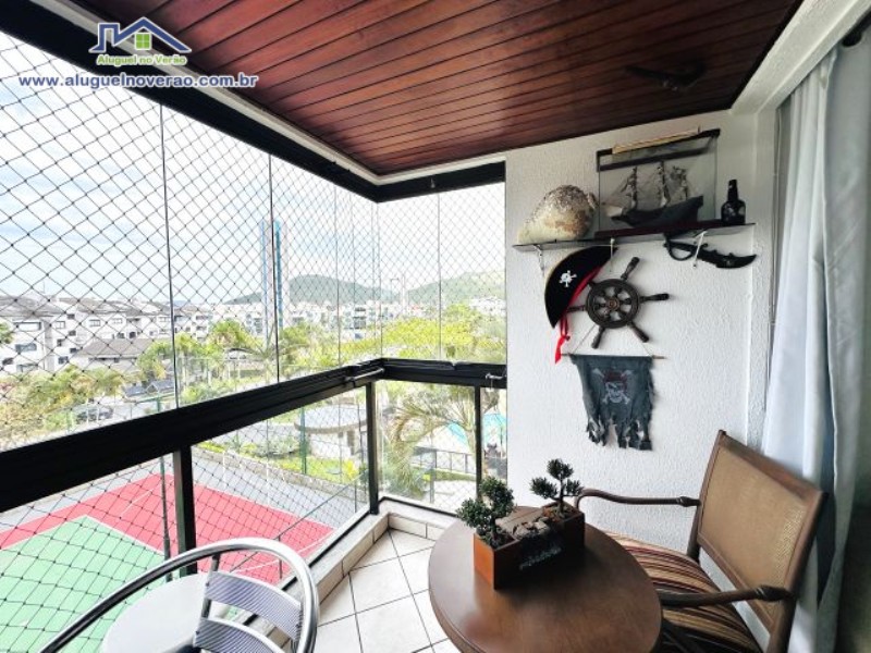 SACADA COM CHURRASQUEIRA