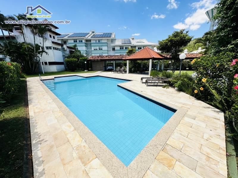 ÁREA DE PISCINA