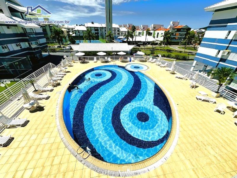 ÁREA DE PISCINA