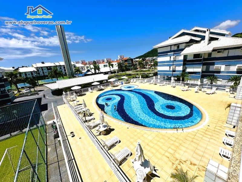 ÁREA DE PISCINA