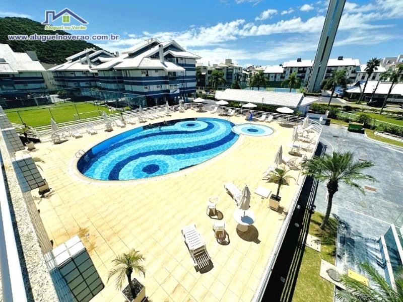 ÁREA DE PISCINA