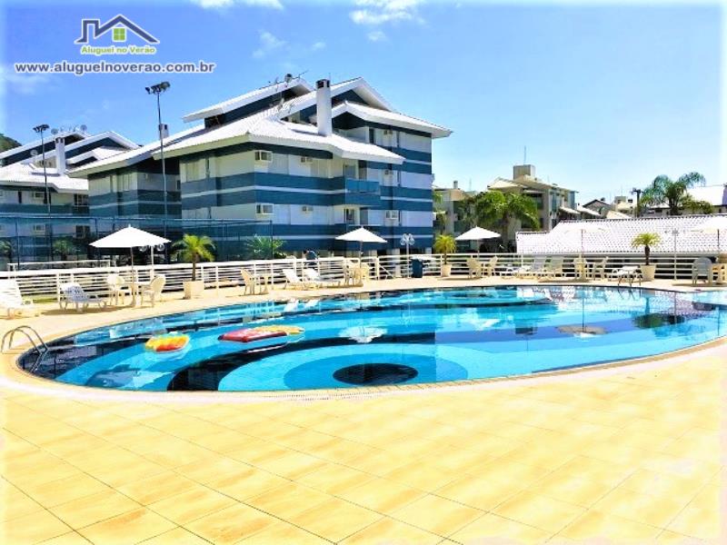ÁREA DE PISCINA