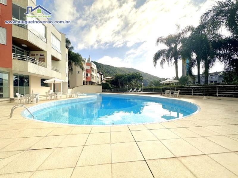 ÁREA DE PISCINA