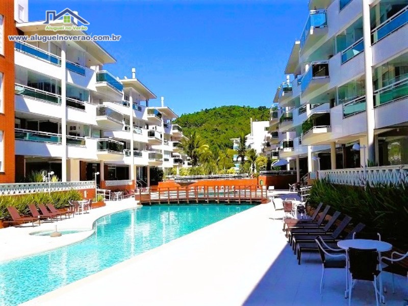 ÁREA DE PISCINA