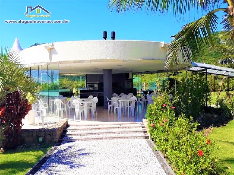 ÁREA DE CHURRASQUEIRA