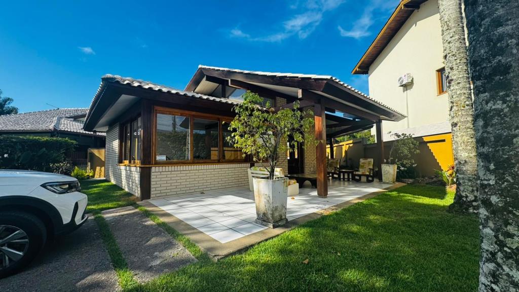 Casa para Temporada - Jurerê Internacional - Florianópolis - Cod 9437