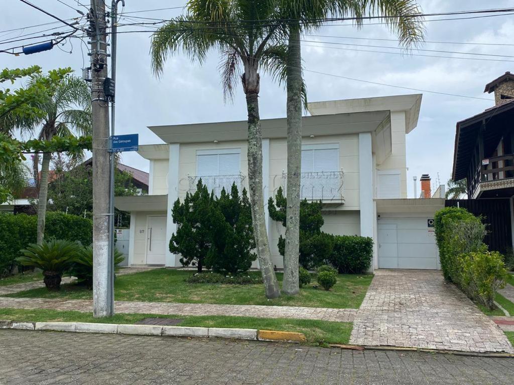 Casa Código 10715 para Temporada no bairro Jurerê Internacional na cidade de Florianópolis