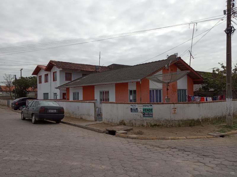 Casa-Codigo-1523-a-Venda-no-bairro-Praça-na-cidade-de-Tijucas