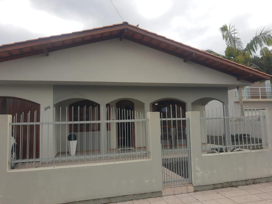 Casa Codigo 2395 a Venda no bairro Universitário1 na cidade de Tijucas