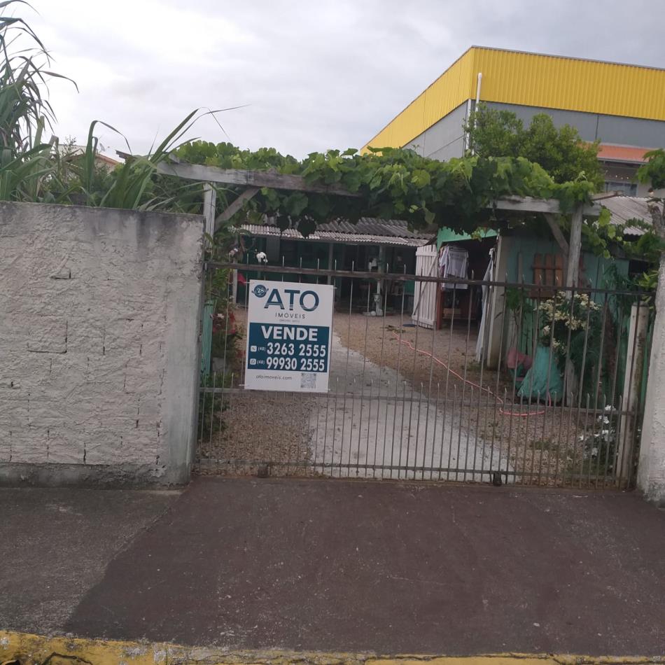 Casa-Codigo-2475-a-Venda-no-bairro-Praça-na-cidade-de-Tijucas
