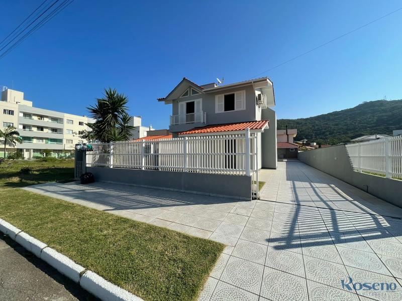 Casa Codigo 142 para Alugar para temporada no bairro Palmas na cidade de Governador Celso Ramos 