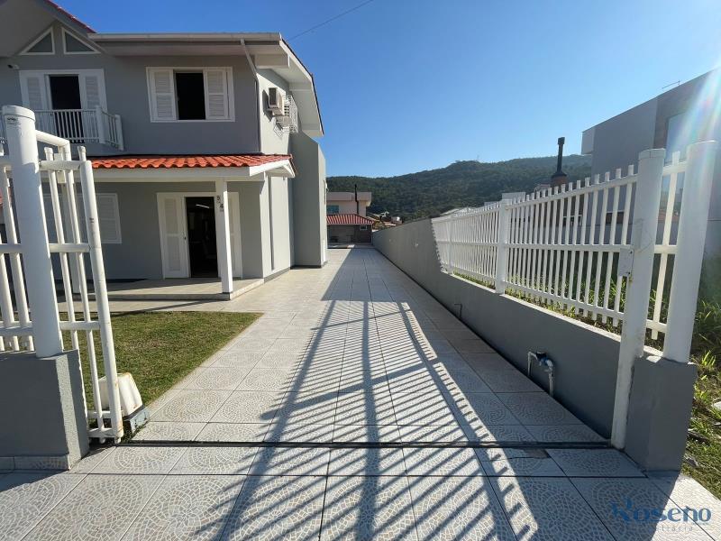 Casa Codigo 142 para Alugar para temporada no bairro Palmas na cidade de Governador Celso Ramos 