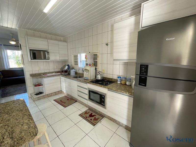 Casa Codigo 142 para Alugar para temporada no bairro Palmas na cidade de Governador Celso Ramos cozinha