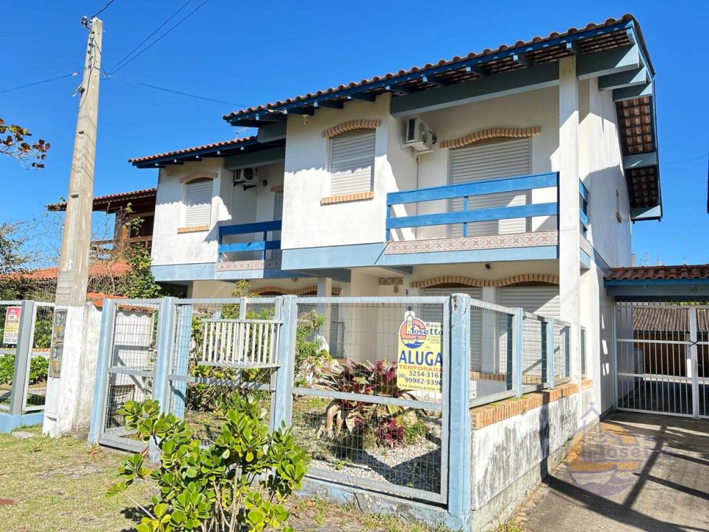 Sobrado Código 111 para Aluguel Temporada  no bairro Centro na cidade de Garopaba