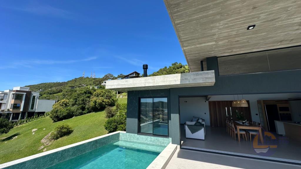 Casa-Codigo-204-para-Aluguel-Temporada--no-bairro-Morrinhos-na-cidade-de-Garopaba